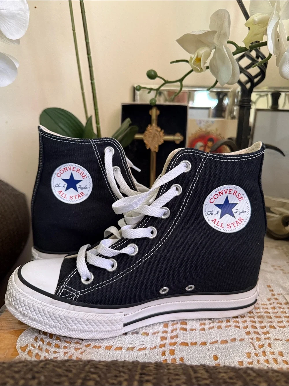Converse All Star High Top Women’s sz 7.5